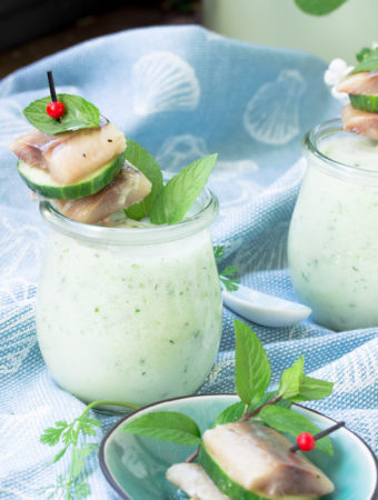 Kalte Gurkensuppe mit Matjes