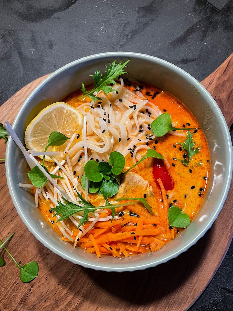 Asiatische Rote CURRYSUPPE mit Hähnchen - Sasibella